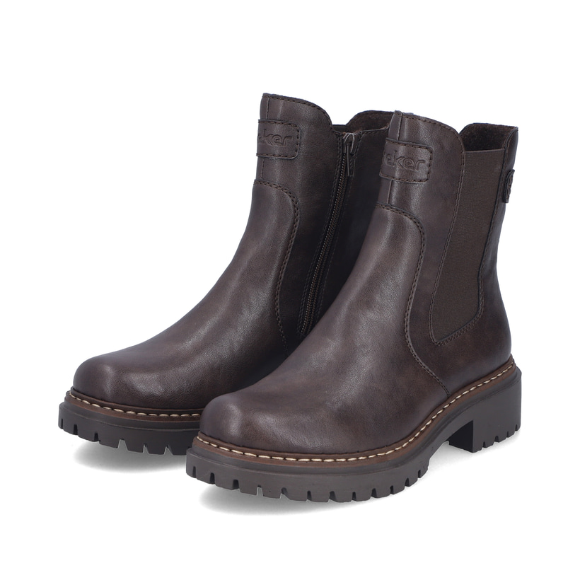 Dunkelbraune Rieker Damen Chelsea Boots 72660-25 mit einem Reißverschluss. Schuhpaar seitlich schräg.