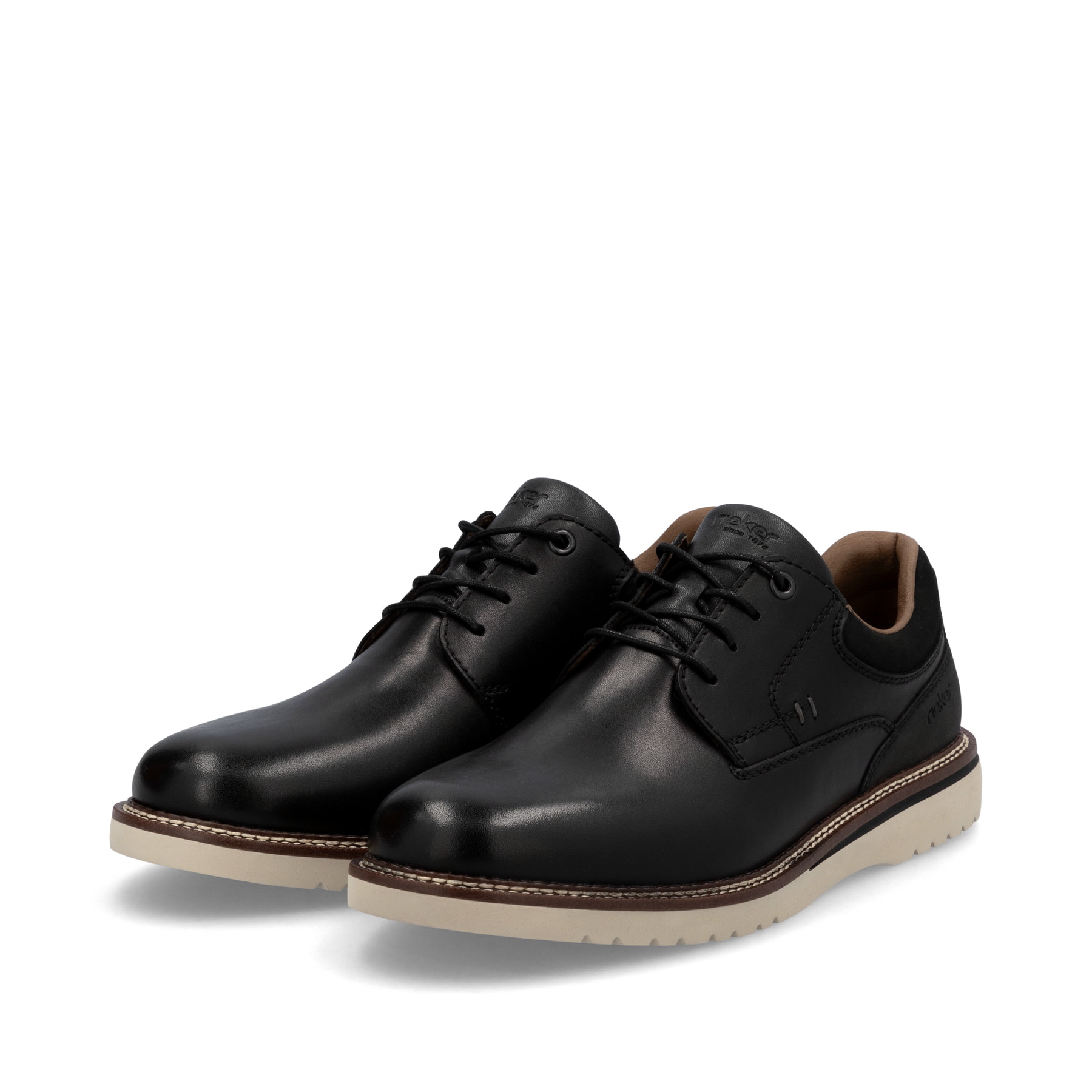 Chaussures à lacets Rieker noires pour homme 04501-00. Chaussures inclinées sur le côté.
