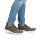 Grüne Rieker Herren Slipper B6658-52 mit Ready2GO Slip-in Feature sowie Gummizug. Schuh am Fuß.