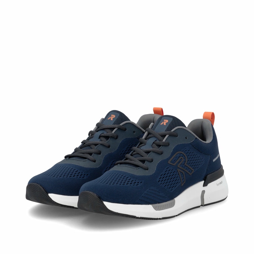 Dunkelblaue Rieker Herren Sneaker Low U1404-14 mit einer Schnürung. Schuhpaar seitlich schräg.
