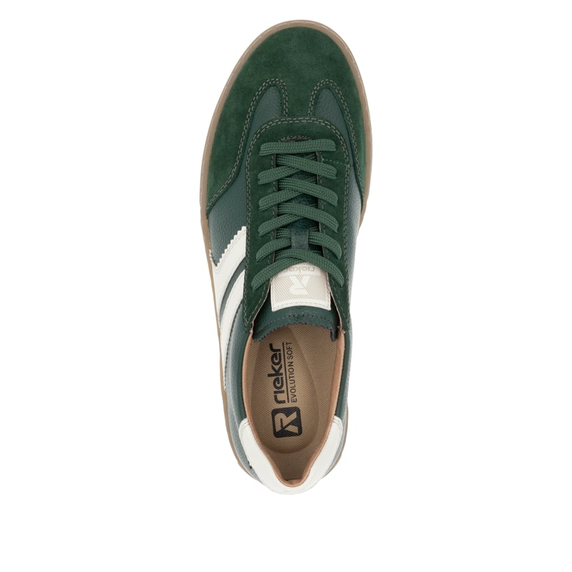 Grüne Rieker Herren Sneaker Low U0707-54 im Retro-Look mit weißen Streifen an der Seite sowie einer Schnürung. Schuh von oben.