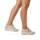Reinweiße Rieker Damen Sneaker Low N8321-80 mit Reißverschluss sowie Ziernähten. Schuh Außenseite gespiegelt.