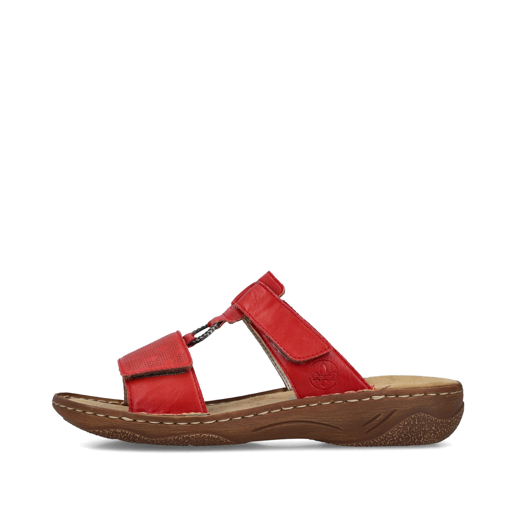 Rote Rieker Damen Pantoletten V2885-33 in Löcheroptik mit einem Klettverschluss. Schuh Außenseite.