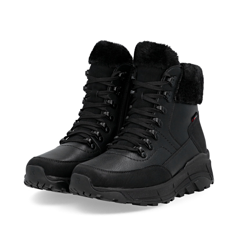 Schwarze Rieker Damen Schnürstiefel W0063-02 mit wasserabweisender TEX-Membran. Schuhpaar seitlich schräg.