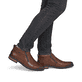 Braune Rieker Herren Kurzstiefel 14656-24 aus Glattleder. Schuh am Fuß.