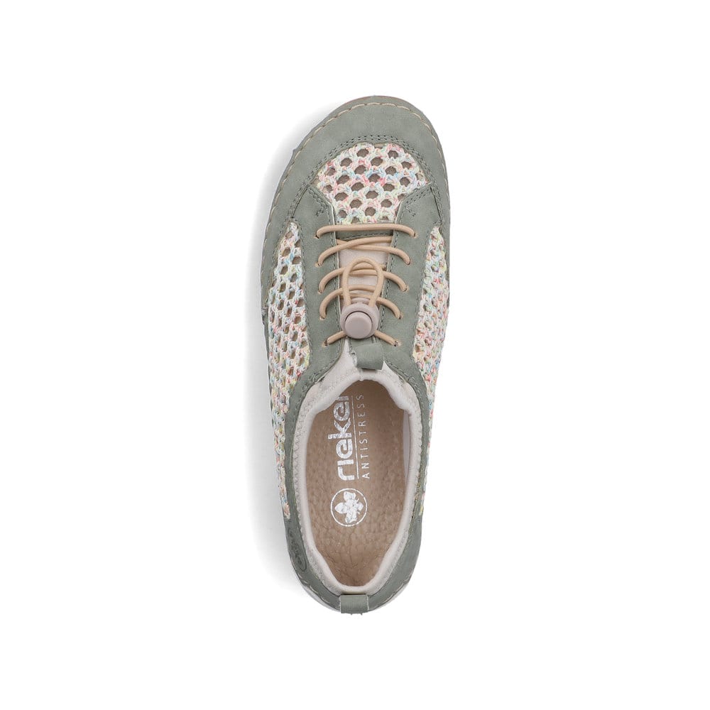 Grüne Rieker Damen Slipper 55960-52 mit Gummizug sowie extra weicher Decksohle. Schuh von oben.