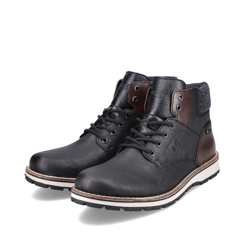 Schwarze Rieker Herren Schnürstiefel 38434-00 mit wasserabweisender TEX-Membran. Schuhpaar seitlich schräg.