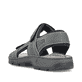 Graue Rieker Herren Trekkingsandalen 26156-47 mit einem Klettverschluss. Schuh von hinten.