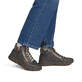 Dunkelgraue Rieker Damen Schnürstiefel N1305-45 aus Glattleder. Schuh am Fuß.