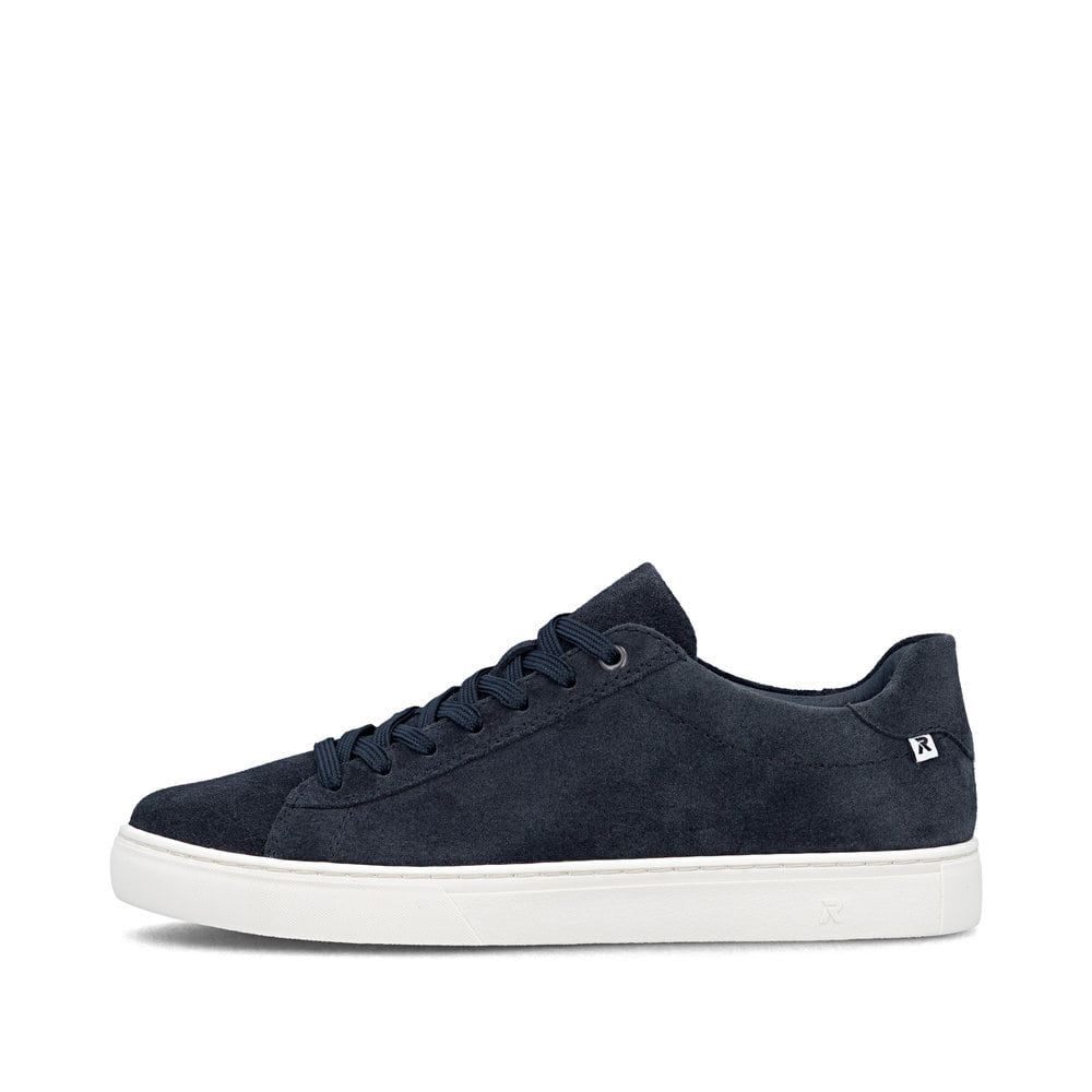 Dunkelblaue Rieker Herren Sneaker Low U0701-14 aus Rauleder mit einer Schnürung. Schuh Außenseite.