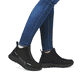 Pazifikblaue Rieker Damen Clogs M5090-14 mit ultra leichter und flexibler Sohle. Schuh Außenseite gespiegelt.