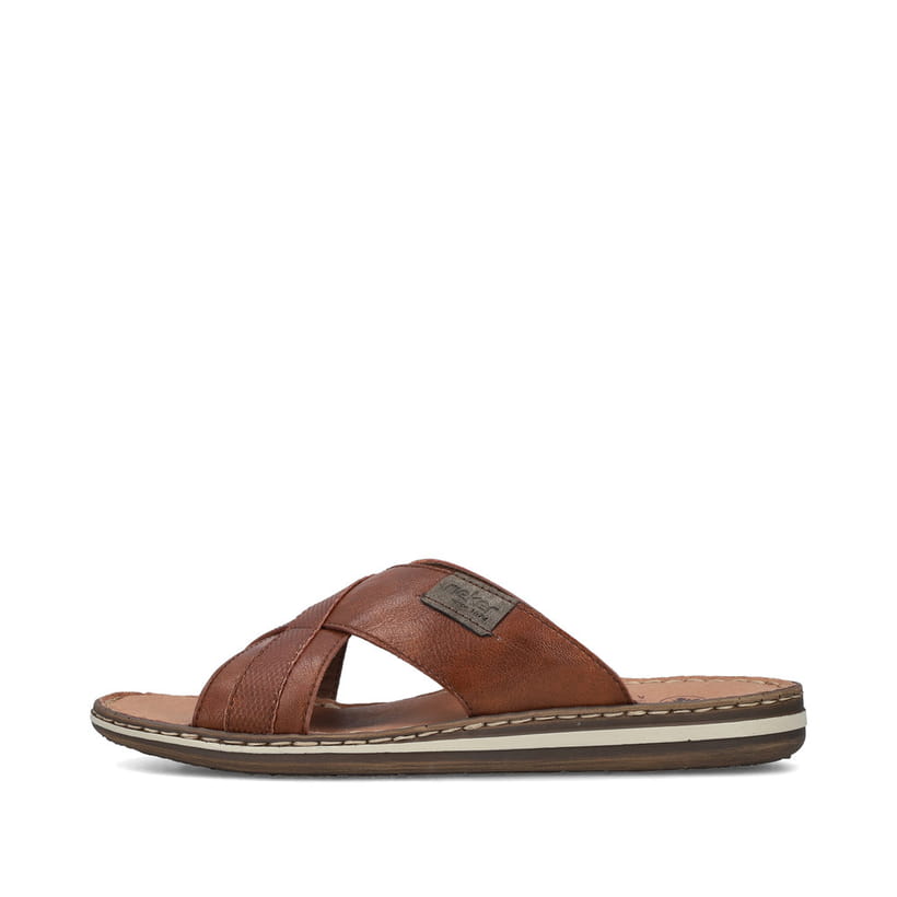 Braune Rieker Herren Pantoletten 21082-24 aus Glattleder mit der Komfortweite G. Schuh Außenseite.