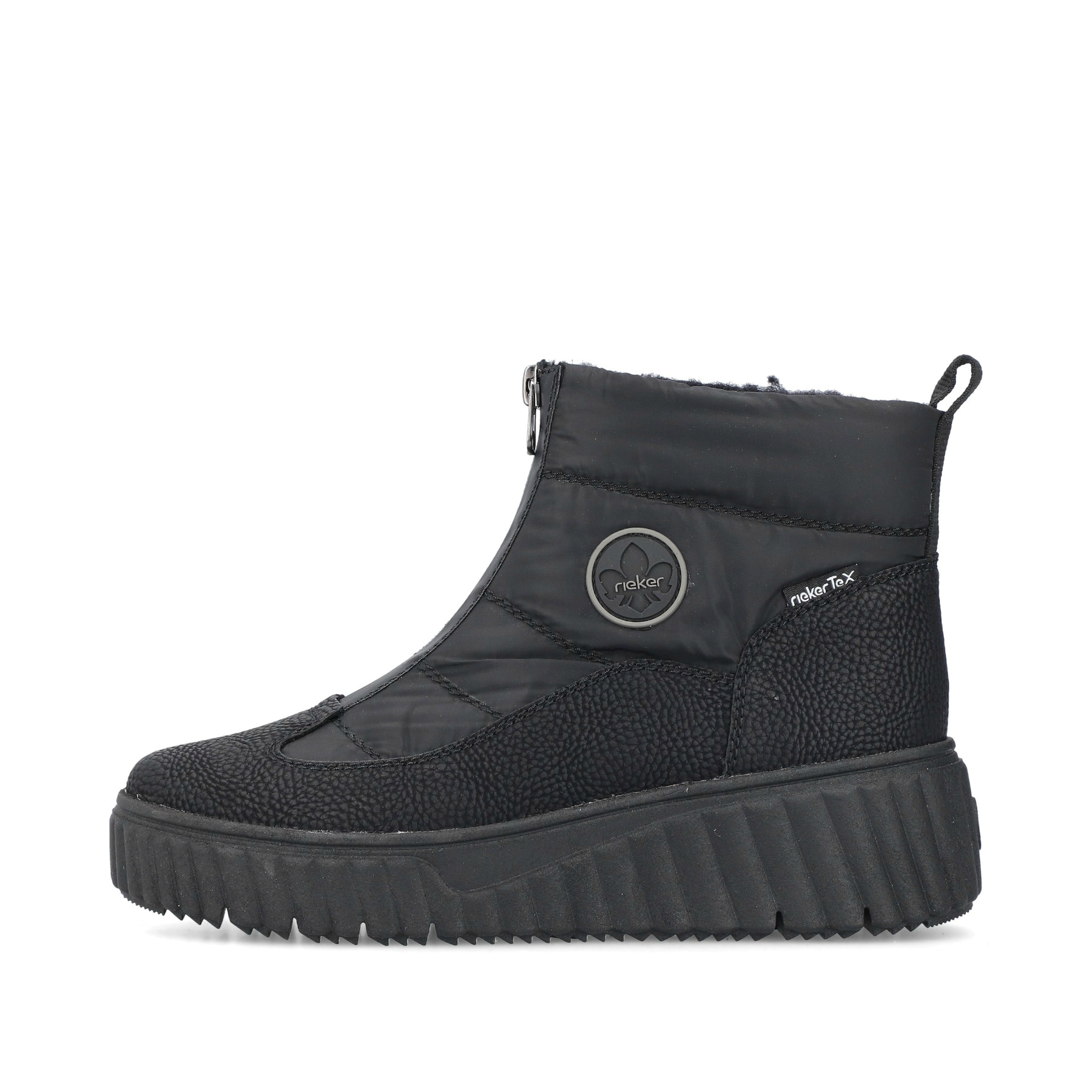Weiße Rieker Damen Slipper N2162-80 mit Gummischnürung sowie geprägtem Logo. Schuh Außenseite gespiegelt.