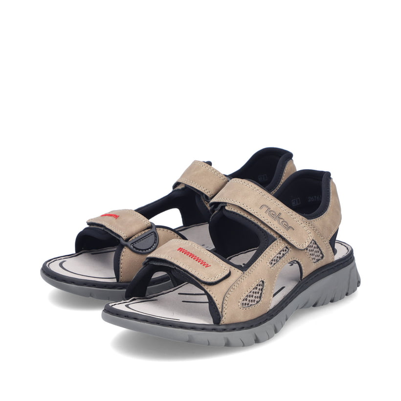Beige Rieker Herren Trekkingsandalen 26761-65 mit einem Klettverschluss. Schuhpaar seitlich schräg.