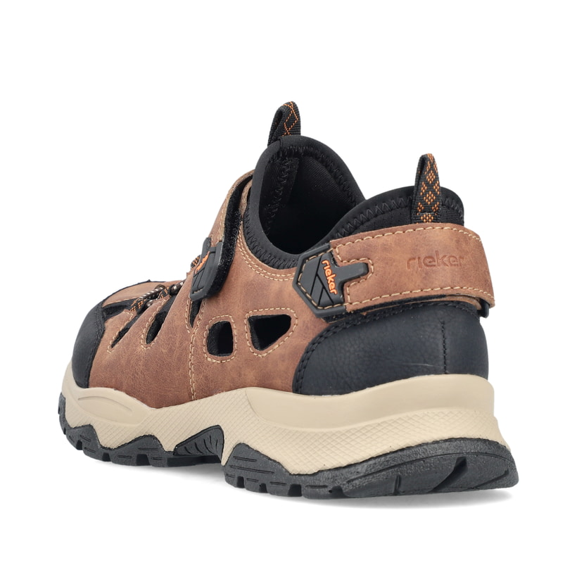 Braune Rieker Herren Slipper B8375-90 mit einem Klettverschluss. Schuh von hinten.