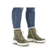
Laubgrüne Rieker Damen Schnürstiefel X9334-54 mit Schnürung und Reißverschluss. Schuh am Fuß