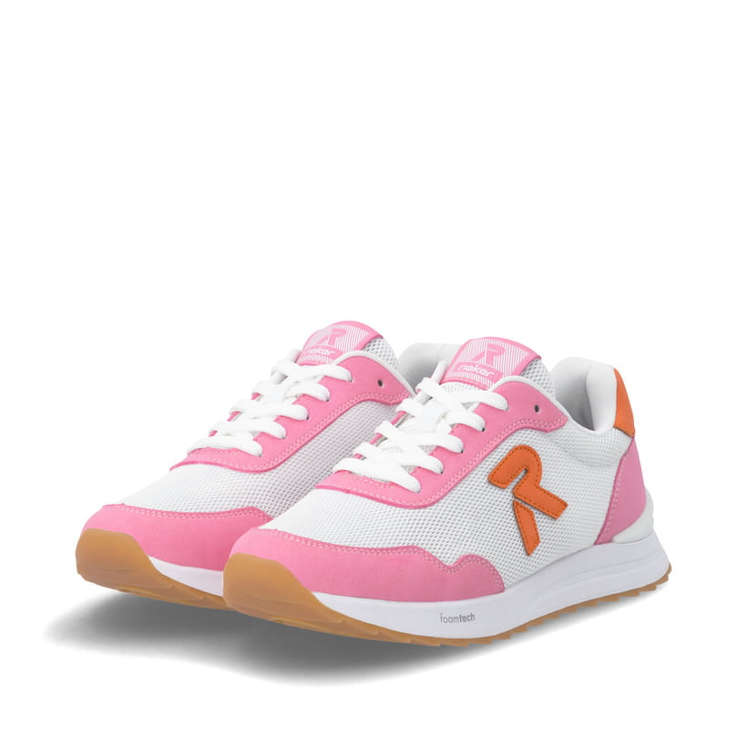 Weiße Rieker Damen Sneaker Low W2404-80 mit Schnürung sowie abgesetztem Logo. Schuhpaar seitlich schräg.