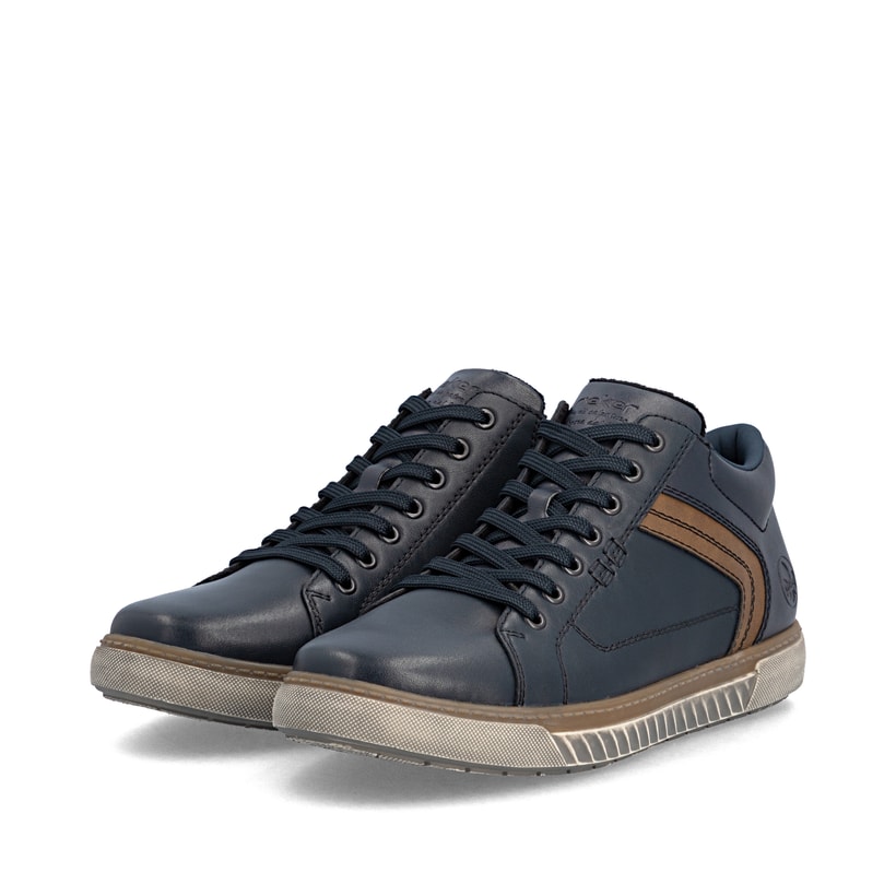 Dunkelblau-braune Rieker Herren Schnürstiefel 17940-14 aus Glattleder. Schuhpaar seitlich schräg.