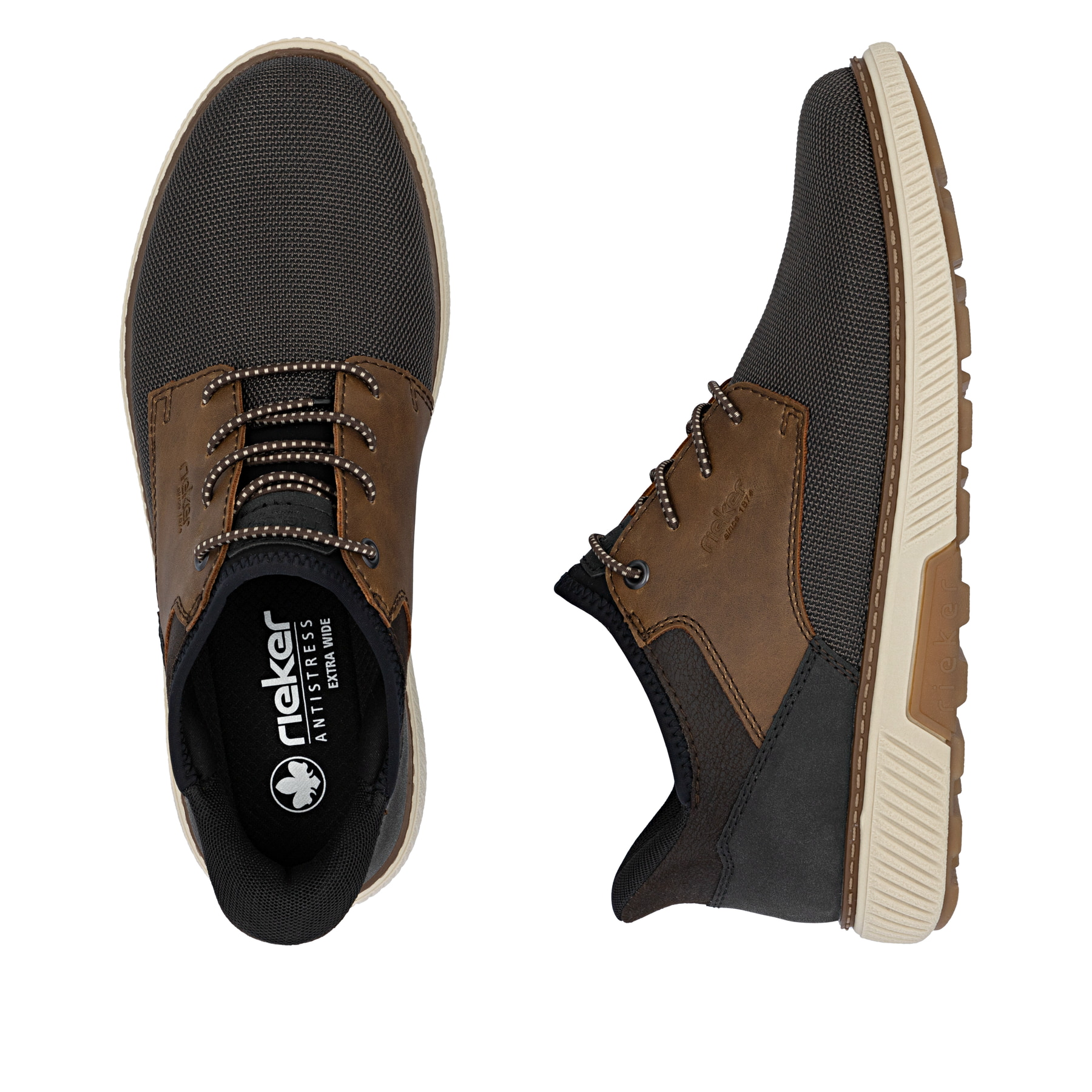 Schwarzbraune Rieker Herren Slipper B3357-25 mit easy Hineinschlüpf-Möglichkeit. Schuh von oben, liegend.