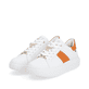 Weiße Rieker Damen Sneaker Low W1202-80 mit flexibler und ultra leichter Sohle. Schuhpaar seitlich schräg.