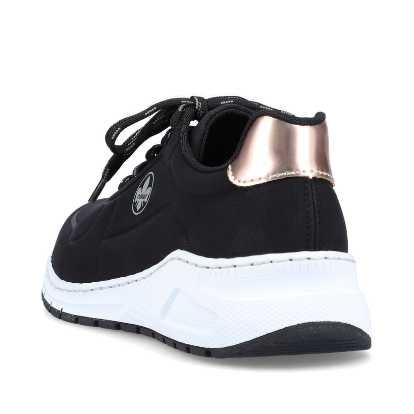 Schwarze Rieker Damen Sneaker Low M4903-01 mit Schnürung sowie der Extraweite H. Schuh von hinten.