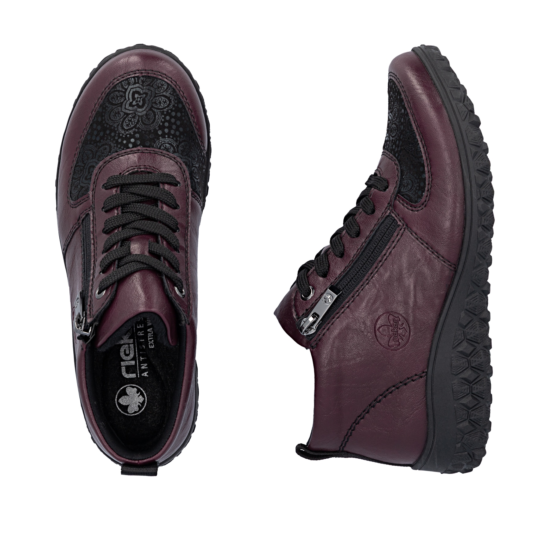Brombeerfarbene Rieker Damen Kurzstiefel 59541-30 mit einem Reißverschluss. Schuh von oben, liegend.
