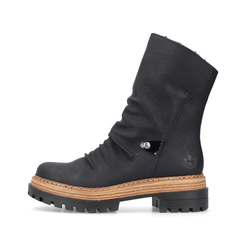 
Asphaltschwarze Rieker Damen Kurzstiefel 75650-00 mit einer schockabsorbierenden Sohle. Schuh Außenseite