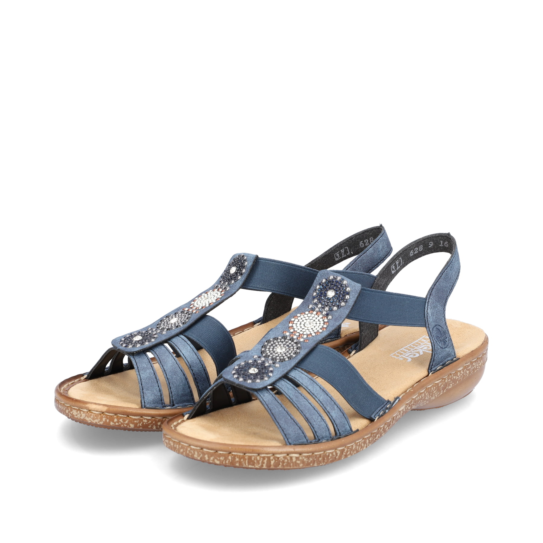 Blaue Rieker Damen Riemchensandalen 628G9-16 mit Schmuckelementen sowie Gummizug. Schuhpaar seitlich schräg.