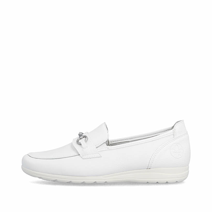 Weiße Rieker Damen Loafer L9355-80 aus Glattleder mit Schmuckelementen. Schuh Außenseite.