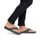 Graue Rieker Herren Zehentrenner 20151-45 mit der Komfortweite G. Schuh am Fuß.