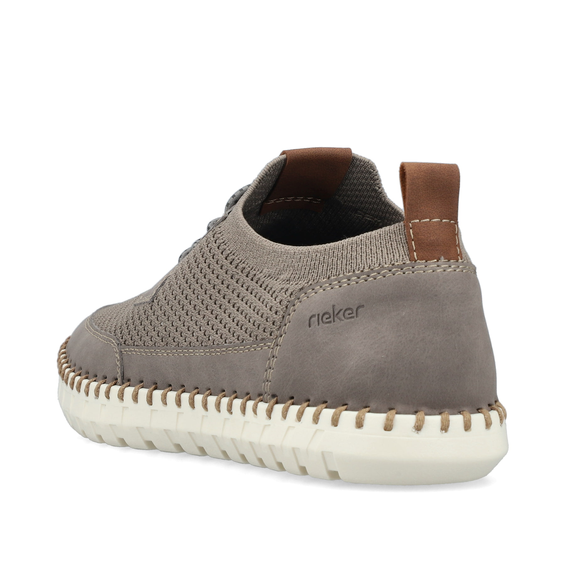 Beige Rieker Herren Slipper B2953-64 mit einem Gummizug sowie Komfortweite G 1/2. Schuh von hinten.