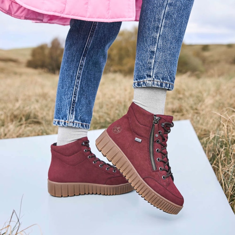 Rote Rieker Damen Kurzstiefel Y6104-35 getragen