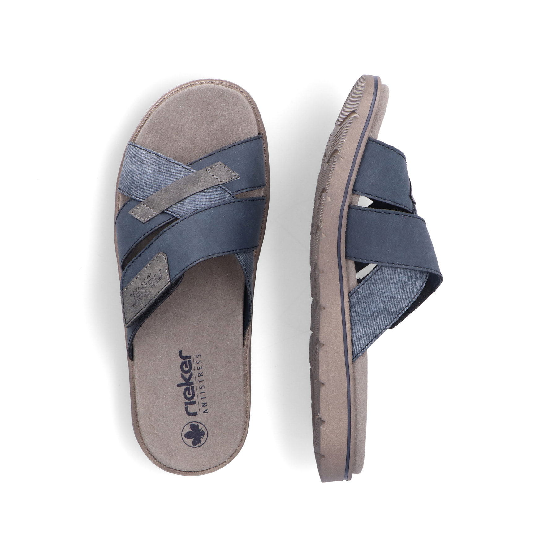 Schieferblaue Rieker Herren Pantoletten 24350-14 mit einem Klettverschluss. Schuh von oben, liegend.