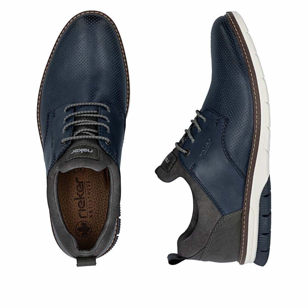 Blaue Rieker Herren Slipper 14450-16 aus Glattleder mit einem Gummizug. Schuh von oben, liegend.