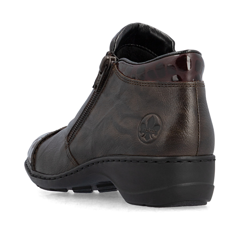 Dunkelbraune Rieker Damen Kurzstiefel 58388-26 aus Glattleder. Schuh von hinten.