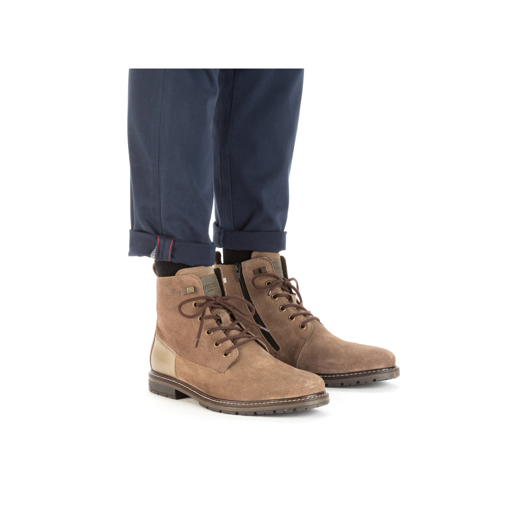 Sandbraune Rieker Herren Schnürstiefel 13730-64 mit Schnürung und Reißverschluss. Schuh am Fuß