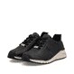 Schwarze Rieker Damen Sneaker Low M4903-03 aus Glattleder mit einer Schnürung. Schuhpaar seitlich schräg.