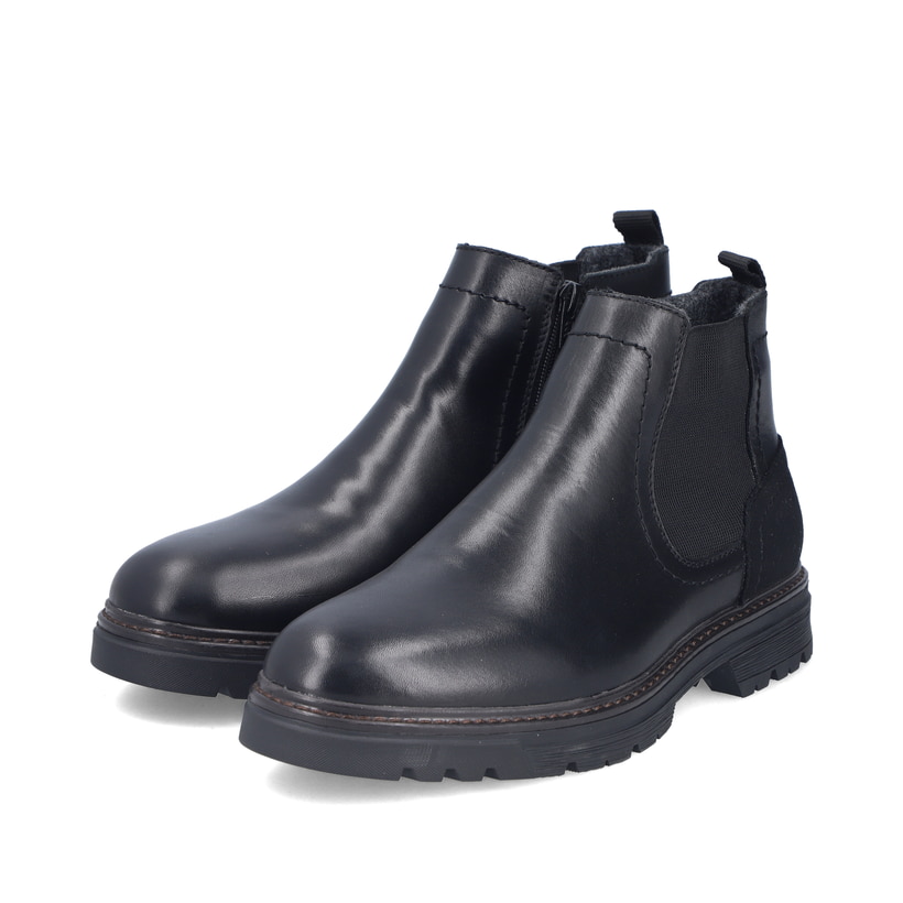 Schwarze Rieker Herren Chelsea Boots F2750-00 aus Glattleder mit Reißverschluss. Schuhpaar seitlich schräg.