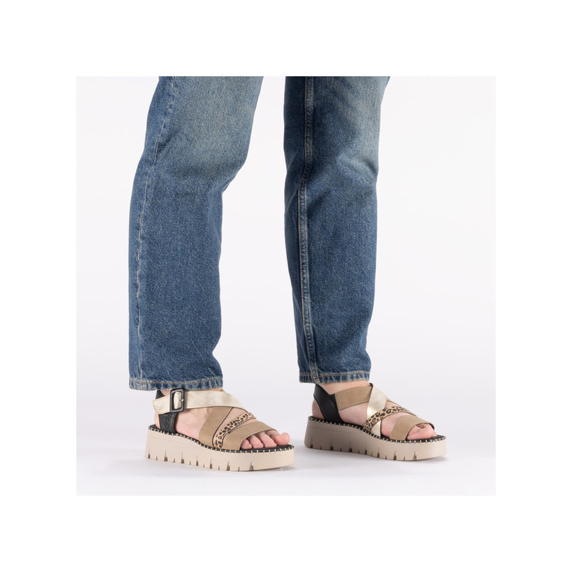 Sandales compensées Rieker multicolores pour femme V1063-90. Chaussure au pied.