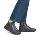 Blaue Rieker Damen Schnürstiefel N1305-14 aus Glattleder. Schuh am Fuß.