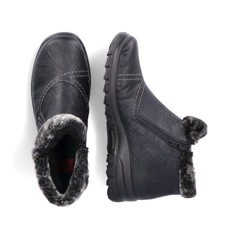 Schwarze Rieker Damen Kurzstiefel L7172-00 aus Glattleder. Schuh von oben, liegend.