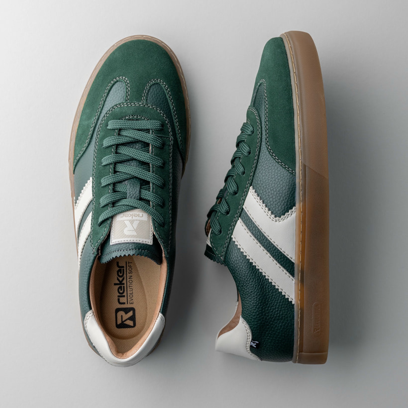 Weiße Rieker Herren Sneaker Low U0705-80 mit TR-Sohle mit weichem EVA-Inlet. Schuh Außenseite gespiegelt.