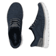 Blaue Rieker Herren Slipper B6658-14 mit Ready2GO Slip-in Feature sowie Gummizug. Schuh von oben, liegend.