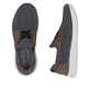 Graue Rieker Herren Slipper B9656-45 mit einem Gummizug sowie der Komfortweite G. Schuh von oben, liegend.