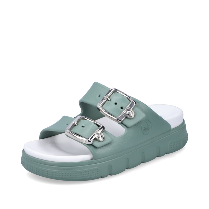 Grüne Rieker Damen Pantoletten P2180-52 mit Schnalle sowie einer flexiblen Sohle. Schuh seitlich schräg.