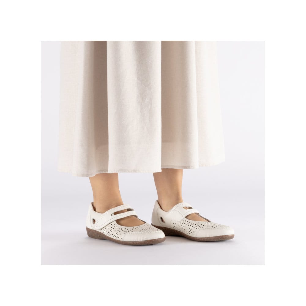 Ballerines Rieker blanches pour femme 47675-80. Chaussure au pied.
