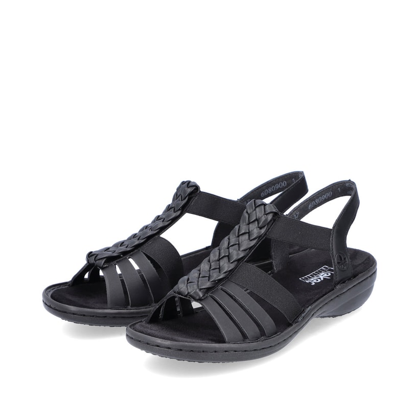 Schwarze Rieker Damen Riemchensandalen 60809-00 mit einem Gummizug. Schuhpaar seitlich schräg.