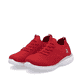 Rote Rieker Damen Slipper M5074-33 mit Gummizug sowie einer ultraleichten Sohle. Schuhpaar seitlich schräg.