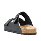 Schwarze Rieker Herren Pantoletten 22190-01 mit Schnallen sowie der Extraweite H. Schuh von hinten.