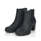 Tiefschwarze Rieker Damen Stiefeletten Y2574-00 mit Reißverschluss sowie Blockabsatz. Schuhpaar schräg.